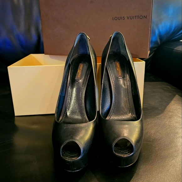 Louis Vuitton "oh really" black leather stilettos - Picture 1 of 8